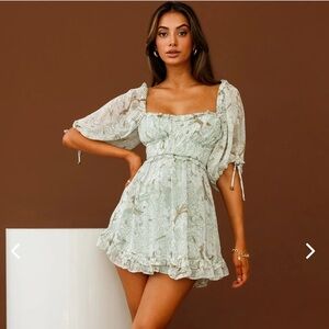 NWOT Selfie Leslie small sage floral mini dress with sleeves